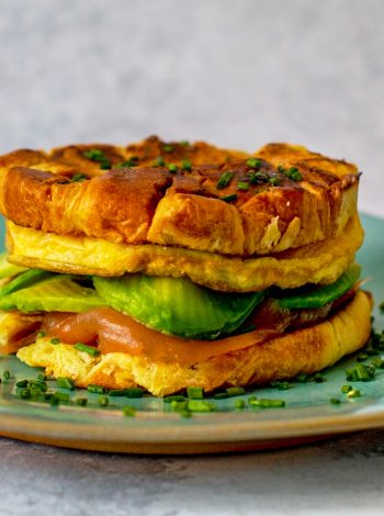 https://drewandcole.com/wp-content/uploads/2021/10/Breakfast-Maker-Hub-Images-Smoked-Salmon-Avo-and-Egg-Croissant-IM-350x470.jpg